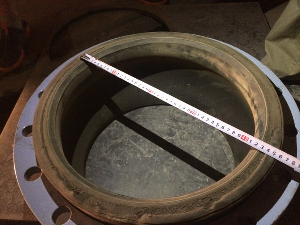 上海淞江橡膠接頭采用大口徑法蘭試壓會(huì)出現(xiàn)漏水現(xiàn)象！