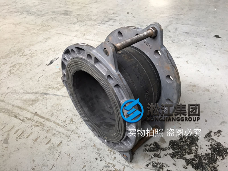 DN250橡膠接頭球墨法蘭強(qiáng)度檢測(cè)現(xiàn)場(chǎng)