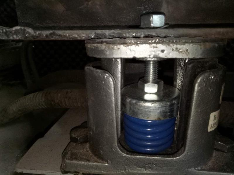 風(fēng)機(jī)安裝彈簧減震器后直接壓扁了怎么辦？